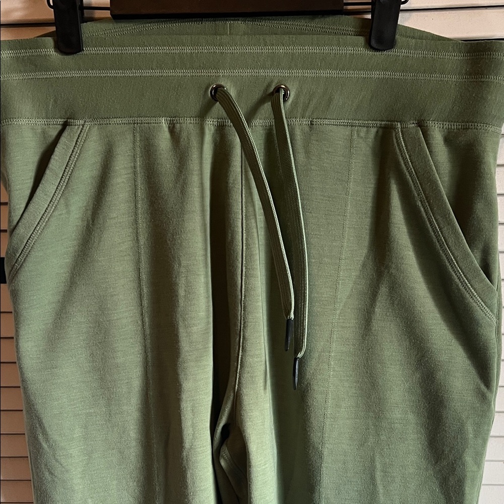 Earth Yoga Women’s Green Straight Leg Sweats runs Small Size XXL but fits like L